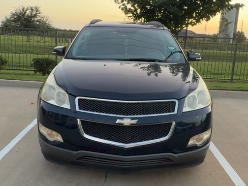 Used 2011 Chevrolet Traverse LT FWD image 4