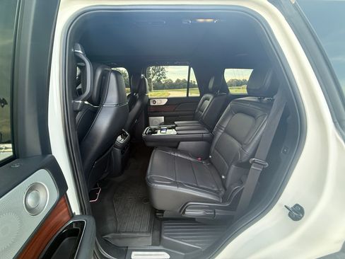 Used 2023 Lincoln Navigator Reserve AWD/4WD image 8