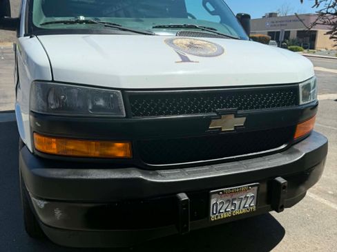 Used 2019 Chevrolet Express 2500 Extended RWD image 10