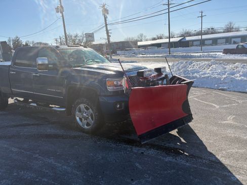 Used 2015 GMC Sierra 2500 Denali image 2