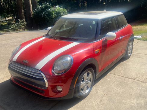 Used 2015 MINI Cooper 2-Door Hardtop image 1