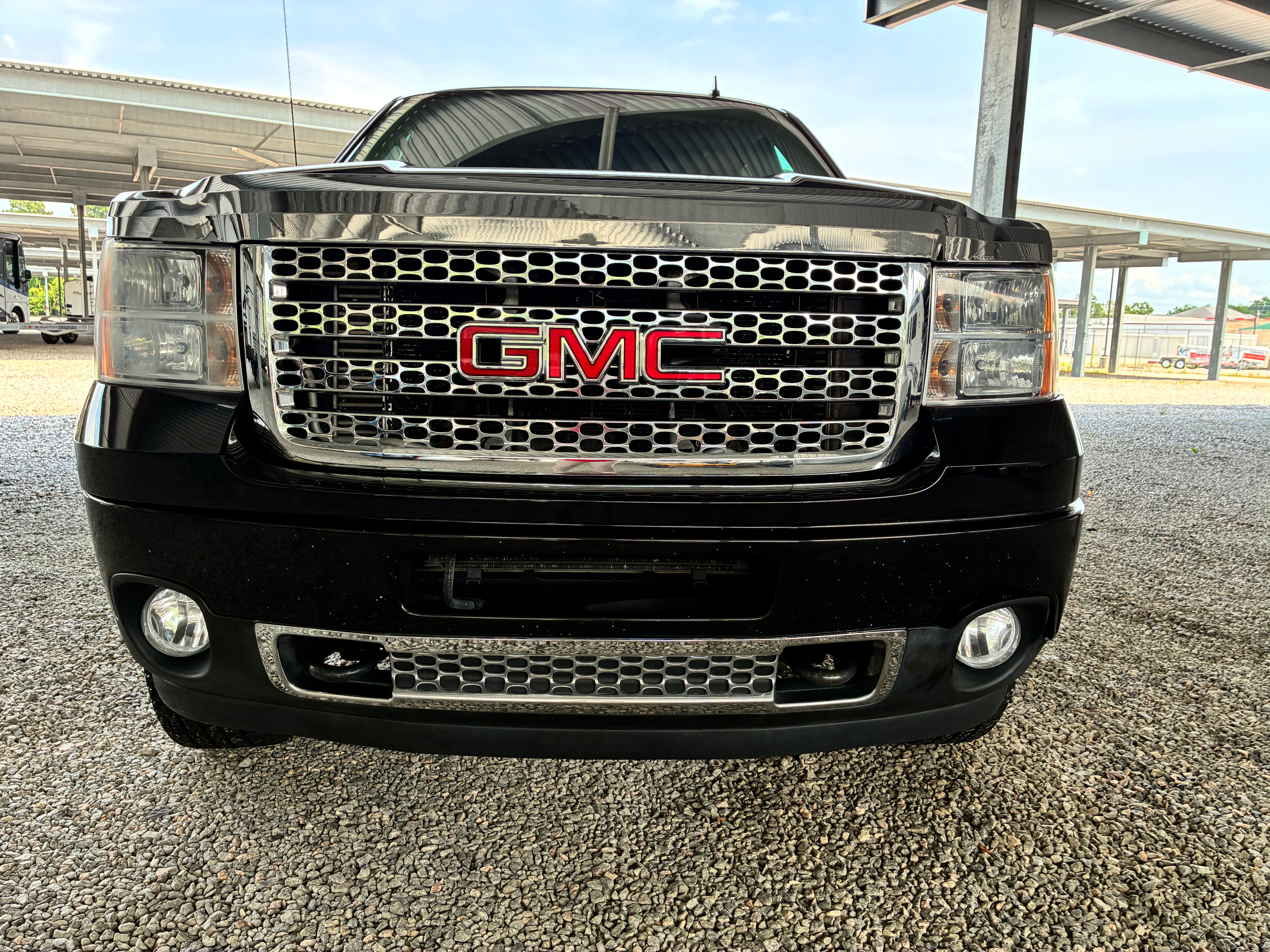 Used 2013 GMC Sierra 2500 Denali w/ Suspension Package, Off-Road AWD/4WD image 1