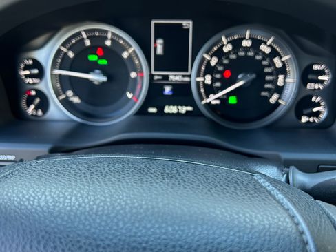 Used 2018 Toyota Land Cruiser image 12