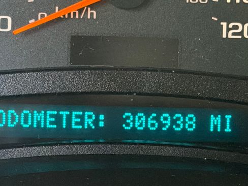 Used 2005 Chevrolet Tahoe Z71 w/ Preferred Equipment Group AWD/4WD image 14