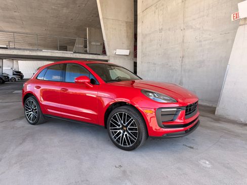 Used 2023 Porsche Macan AWD/4WD image 6