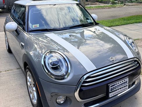 Used 2019 MINI Cooper 2-Door Hardtop w/ Premium Package FWD image 8
