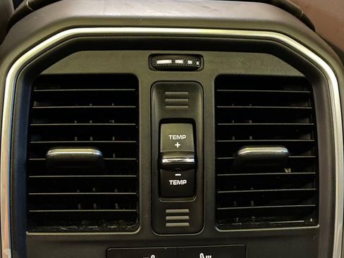 Used 2017 Porsche Macan S image 21