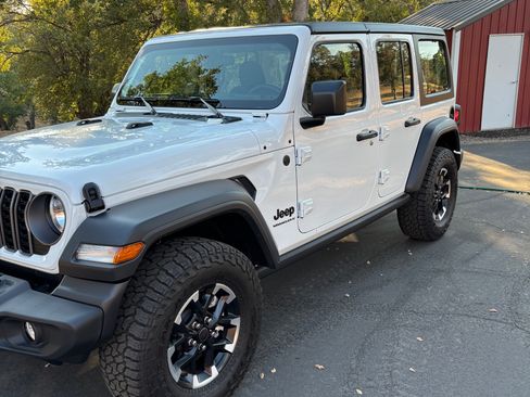 Used 2025 Jeep Wrangler Unlimited Sport AWD/4WD image 4
