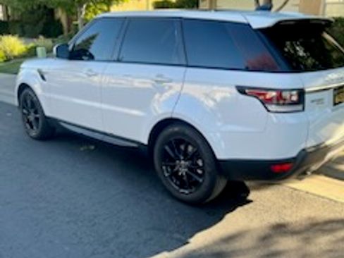 Used 2017 Land Rover Range Rover Sport SE image 8