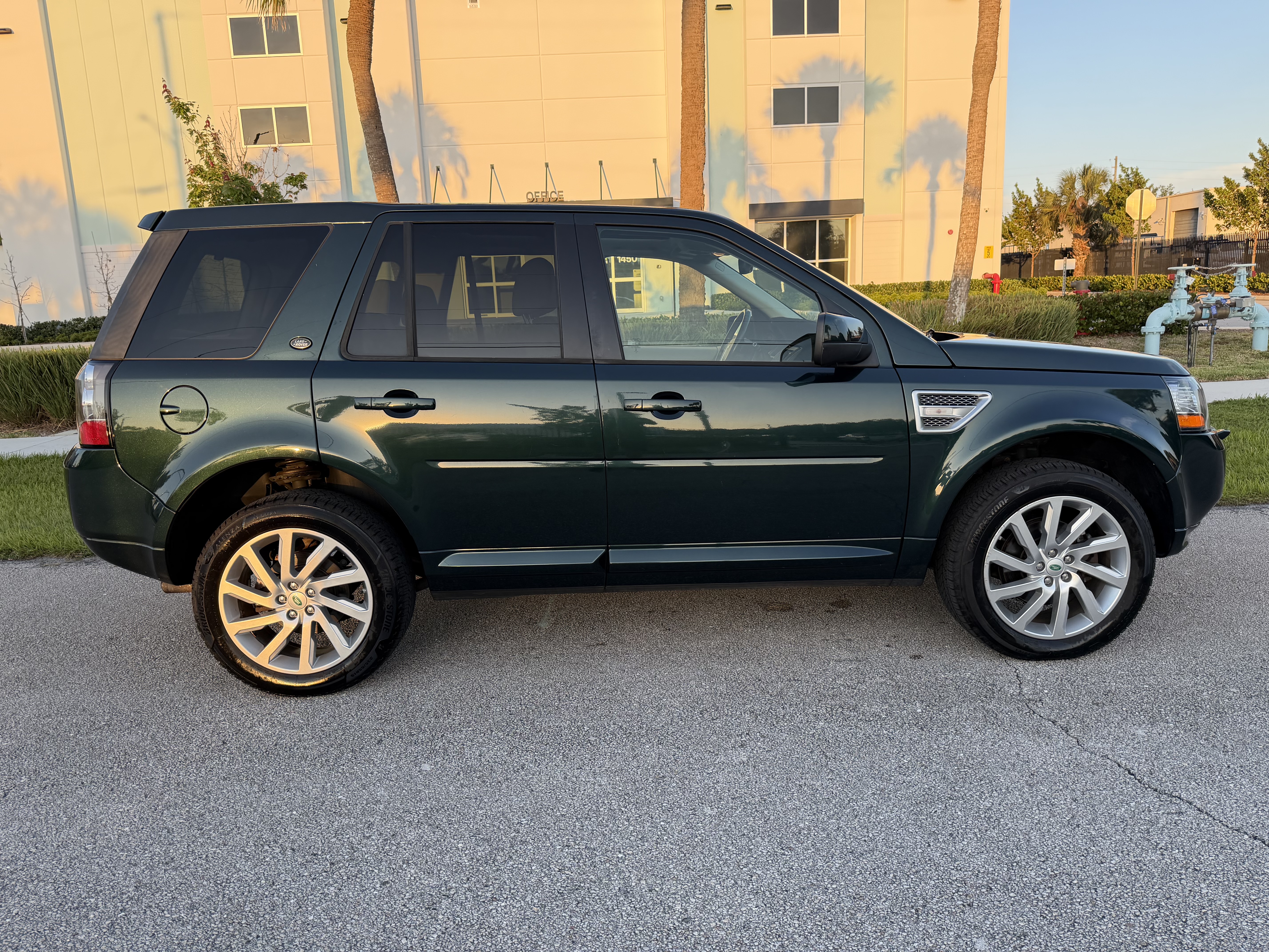 Used 2013 Land Rover LR2 AWD/4WD image 6