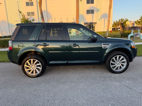 Used 2013 Land Rover LR2 AWD/4WD image 6
