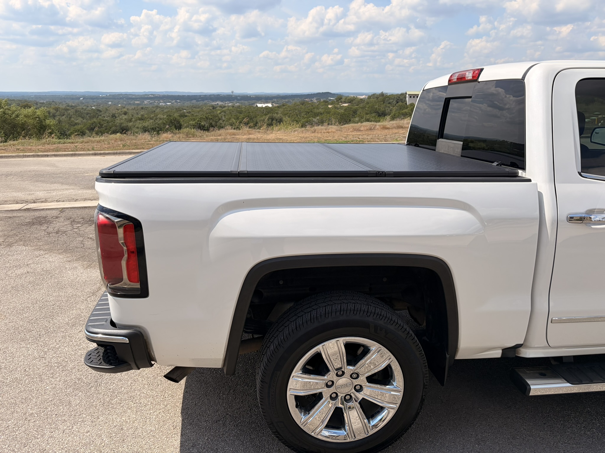 Used 2018 GMC Sierra 1500 SLT w/ Enhanced Driver Alert Package RWD image 14