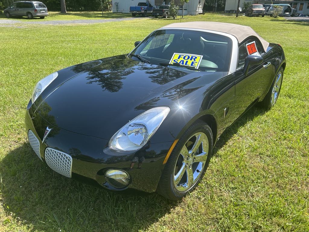 Used 2007 Pontiac Solstice Convertible RWD image 1