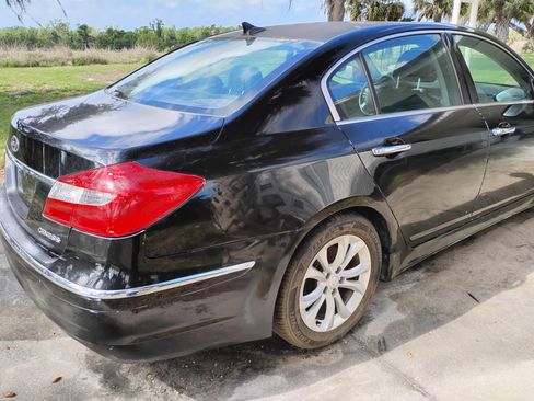 Used 2013 Hyundai Genesis 3.8 image 5