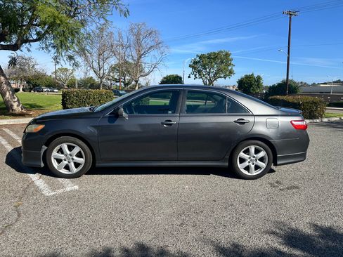 Used 2009 Toyota Camry SE image 1