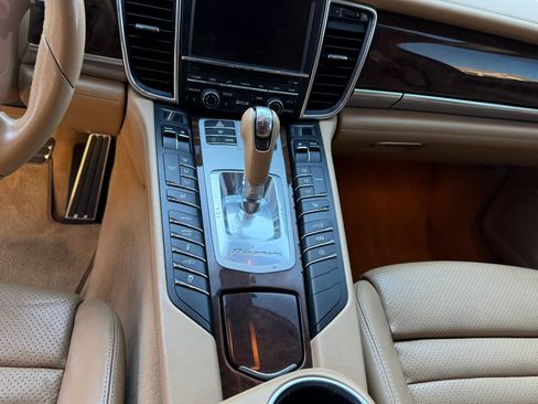 Used 2010 Porsche Panamera S image 10