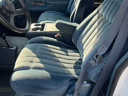 Used 1993 Chevrolet Suburban 4WD image 14