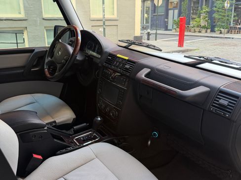 Used 2011 Mercedes-Benz G 550 image 8