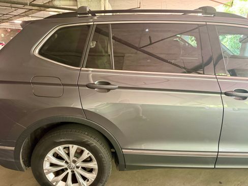 Used 2018 Volkswagen Tiguan SE w/ Panoramic Sunroof Package AWD/4WD image 2