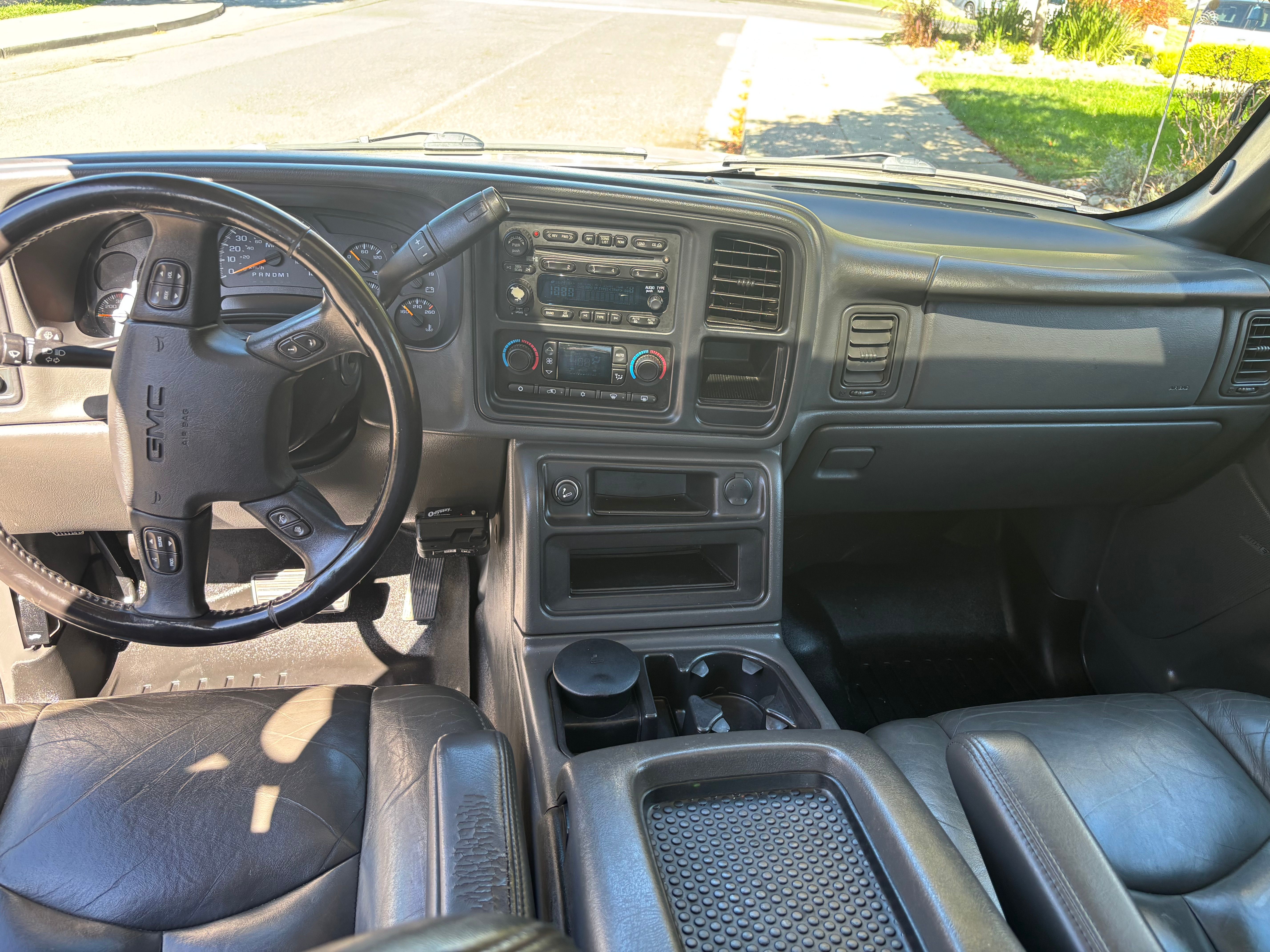 Used 2007 GMC Sierra 3500 SLT w/ Heavy-Duty Power Package AWD/4WD image 11