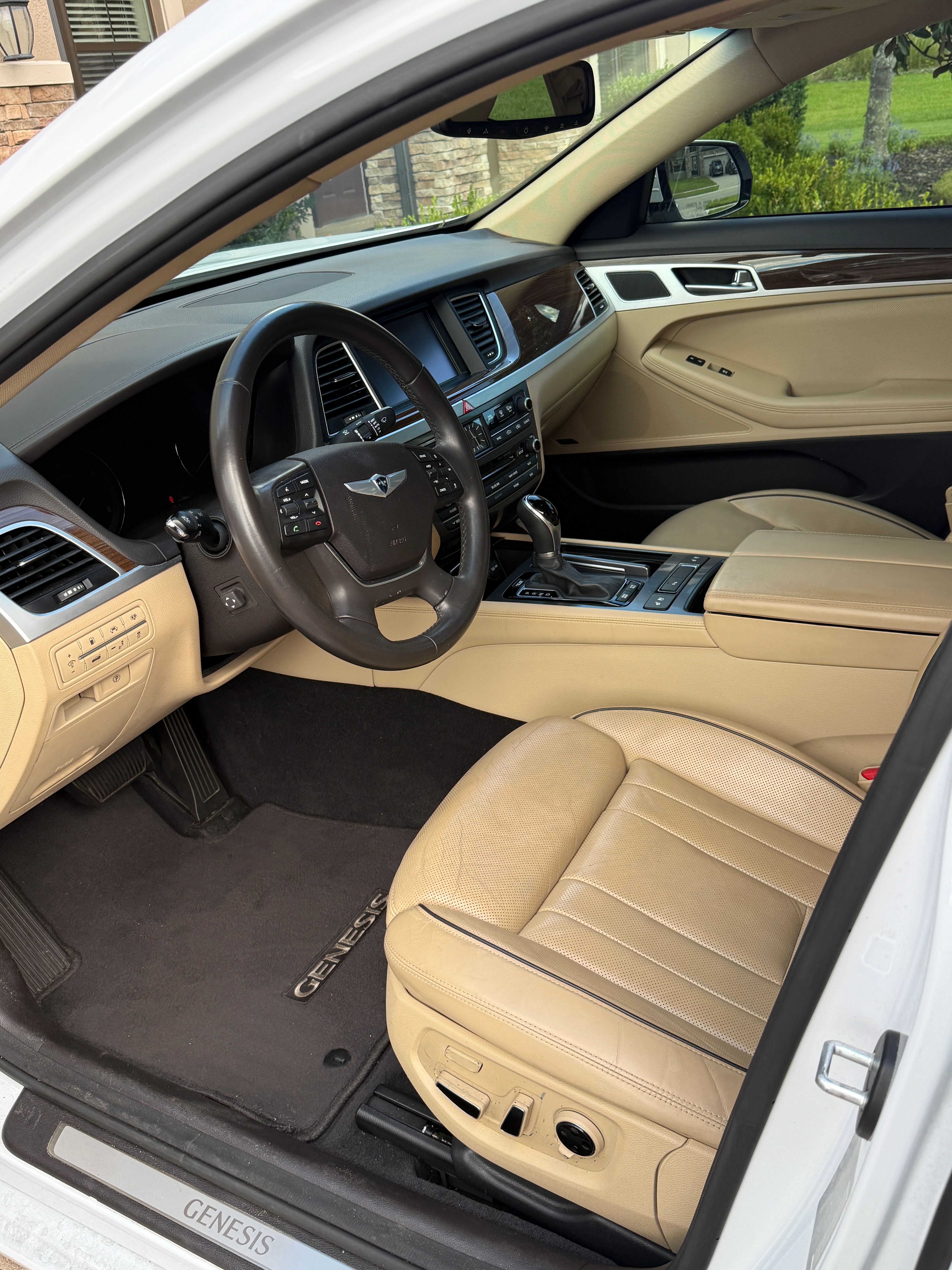 Used 2015 Hyundai Genesis 3.8 w/ Option Group 03 RWD image 9