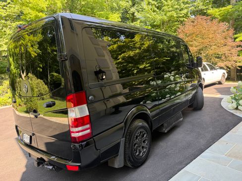 Used 2015 Mercedes-Benz Sprinter 2500 image 4