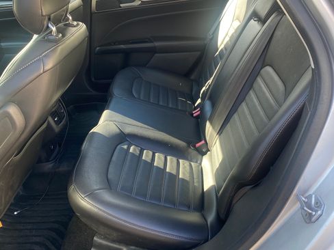 Used 2014 Ford Fusion SE w/ Equipment Group 202A image 6