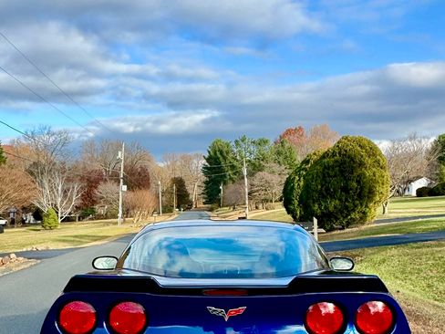 Used 2005 Chevrolet Corvette Coupe w/ Preferred Equipment Group RWD image 12