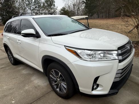 Used 2019 Toyota Highlander XLE image 8
