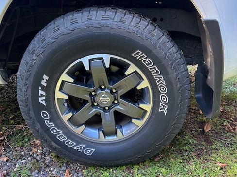 Used 2017 Nissan Frontier PRO-4X w/ Pro-4x Graphics Package image 28