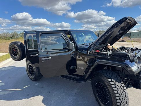 Used 2021 Jeep Wrangler Unlimited Rubicon w/ Trailer Tow Package image 23