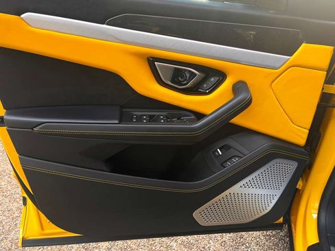 Used 2019 Lamborghini Urus image 5