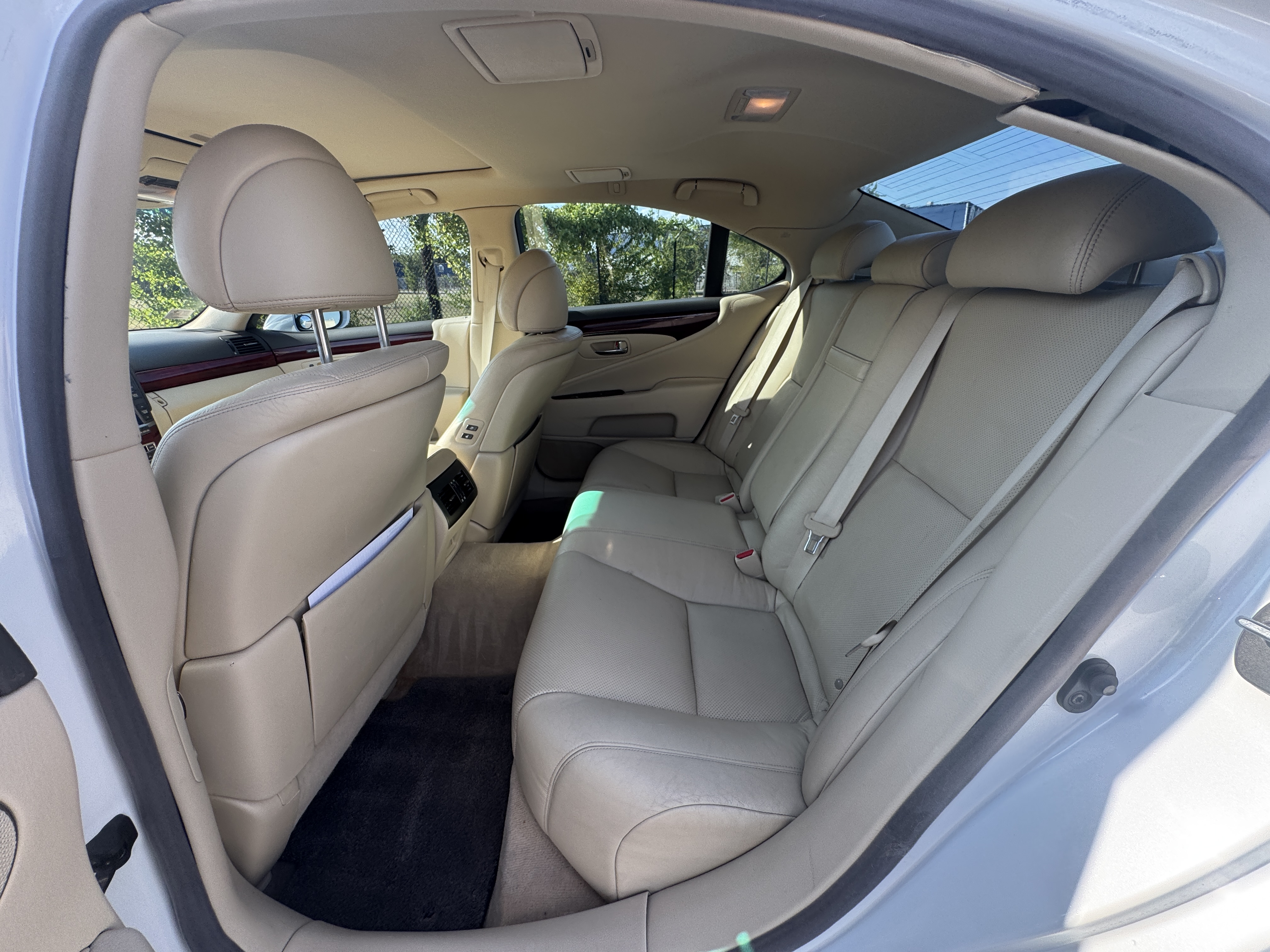Used 2012 Lexus LS 460 AWD w/ Comfort Pkg image 18