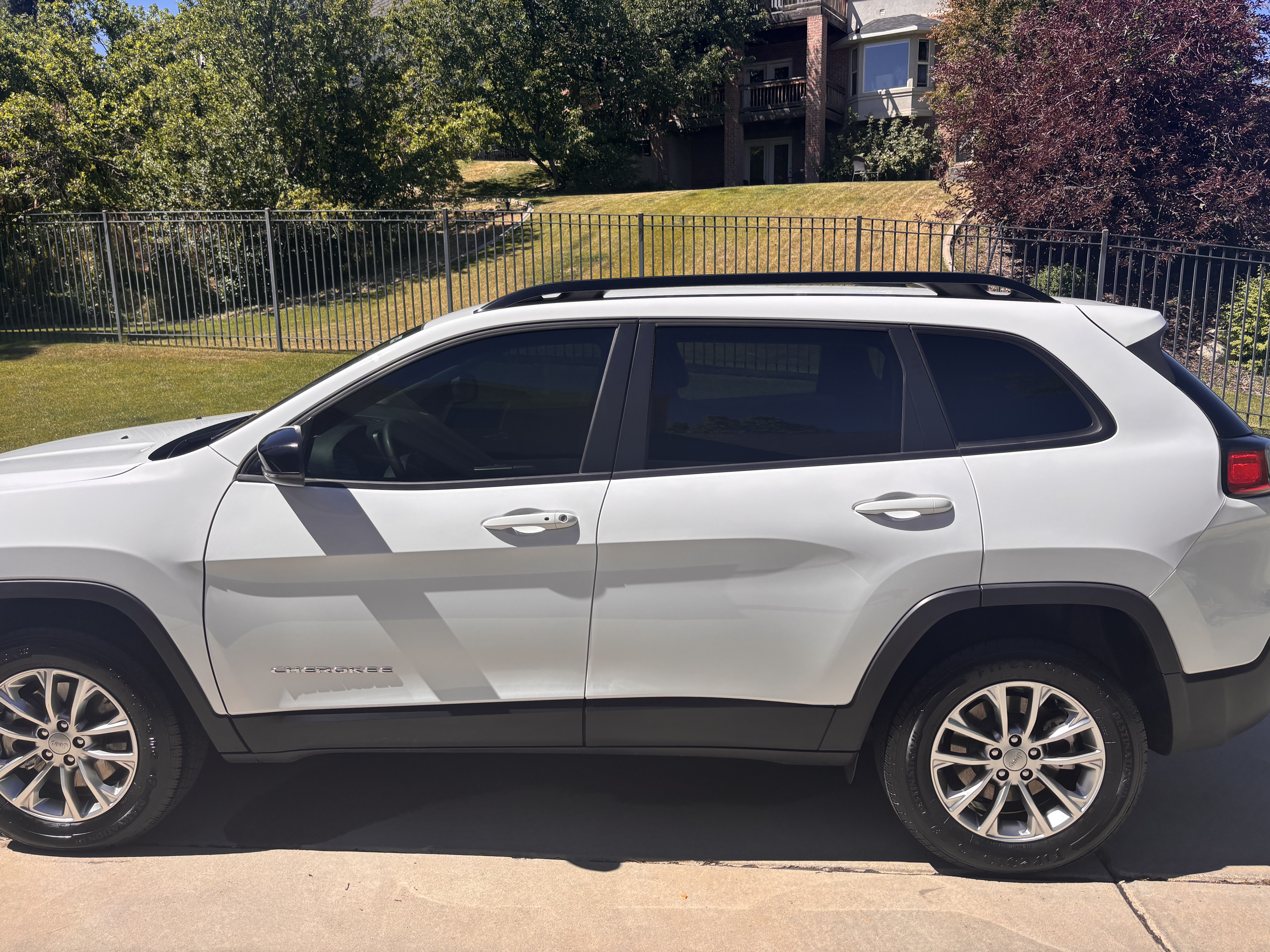 Used 2022 Jeep Cherokee Latitude Lux AWD/4WD image 5