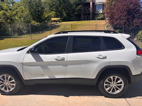 Used 2022 Jeep Cherokee Latitude Lux AWD/4WD image 5