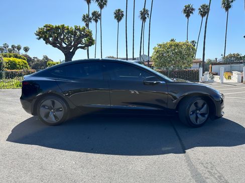 Used 2020 Tesla Model 3 Standard Range Plus image 2