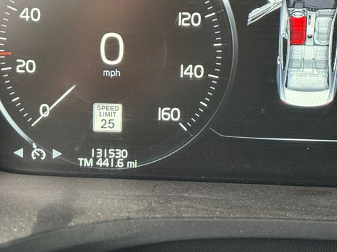 Used 2019 Volvo S60 T6 Momentum w/ Multimedia Package image 5