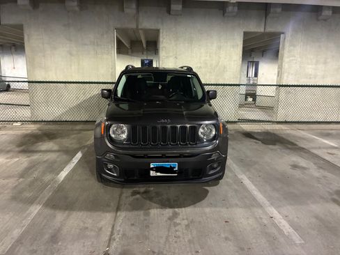 Used 2017 Jeep Renegade Latitude w/ Cold Weather Group image 5