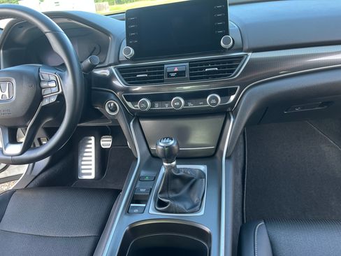 Used 2018 Honda Accord Sport image 11