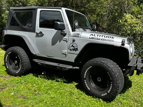 Used 2012 Jeep Wrangler Sahara AWD/4WD image 2