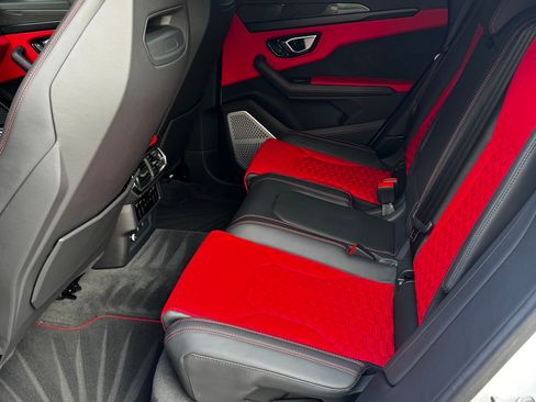 Used 2022 Lamborghini Urus Sport Utility 4D image 8