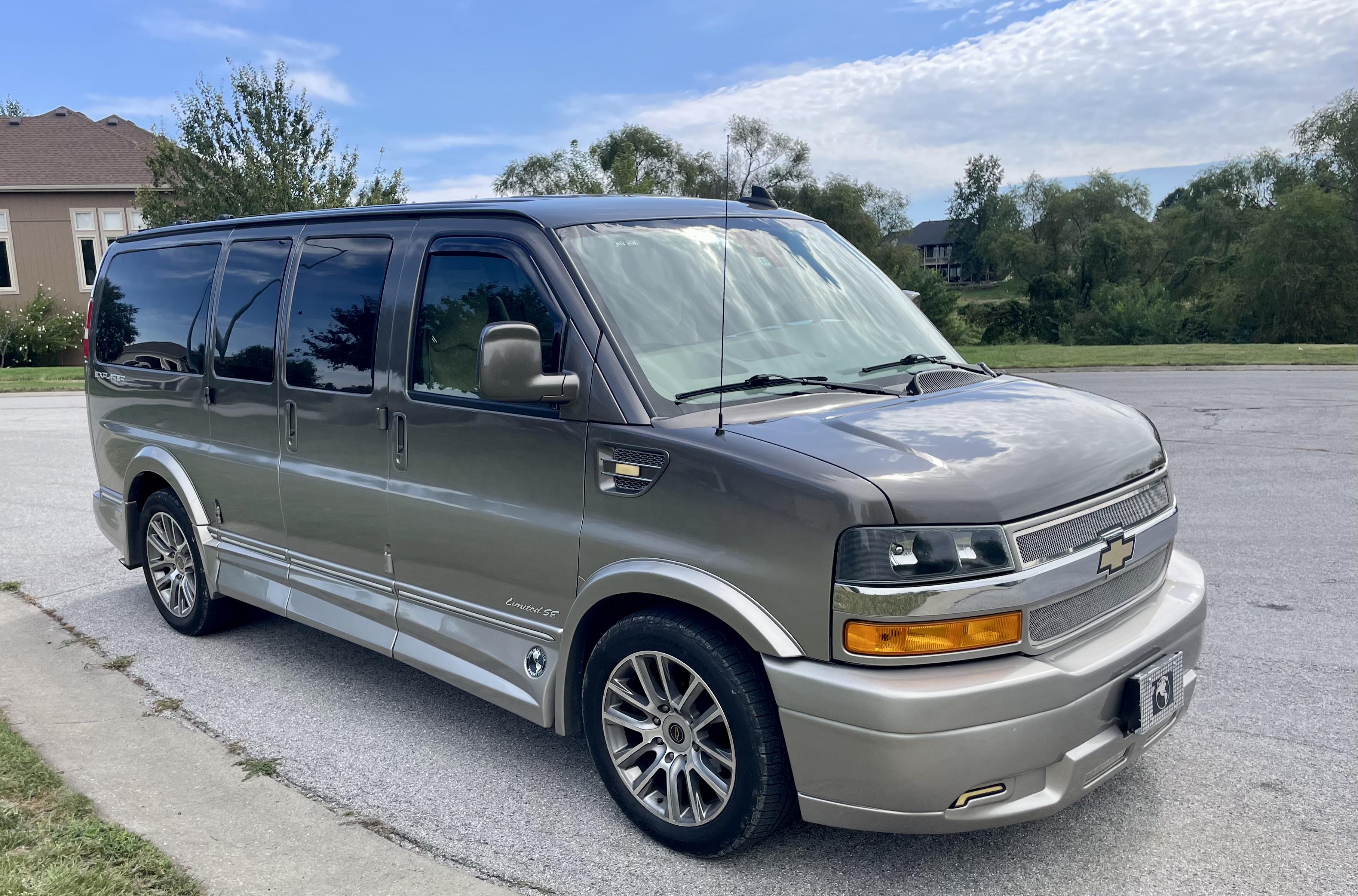 Used 2019 Chevrolet Express 2500 w/ Enhanced Convenience Package RWD image 10