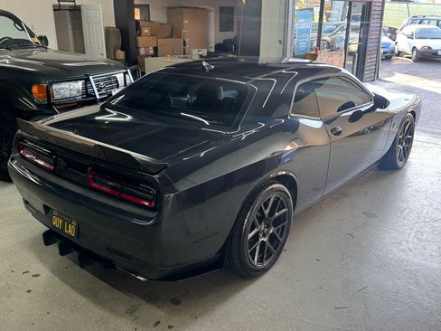 Used 2018 Dodge Challenger R/T Scat Pack w/ Leather Interior Group RWD image 6