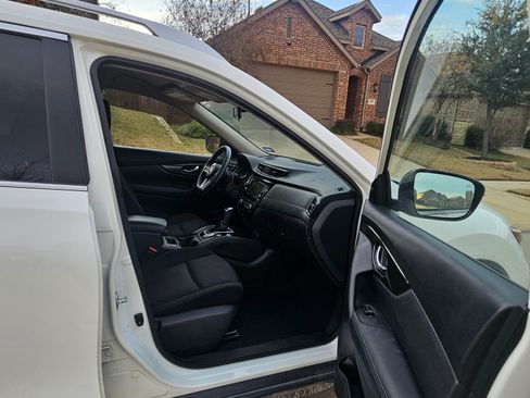 Used 2019 Nissan Rogue SV image 10