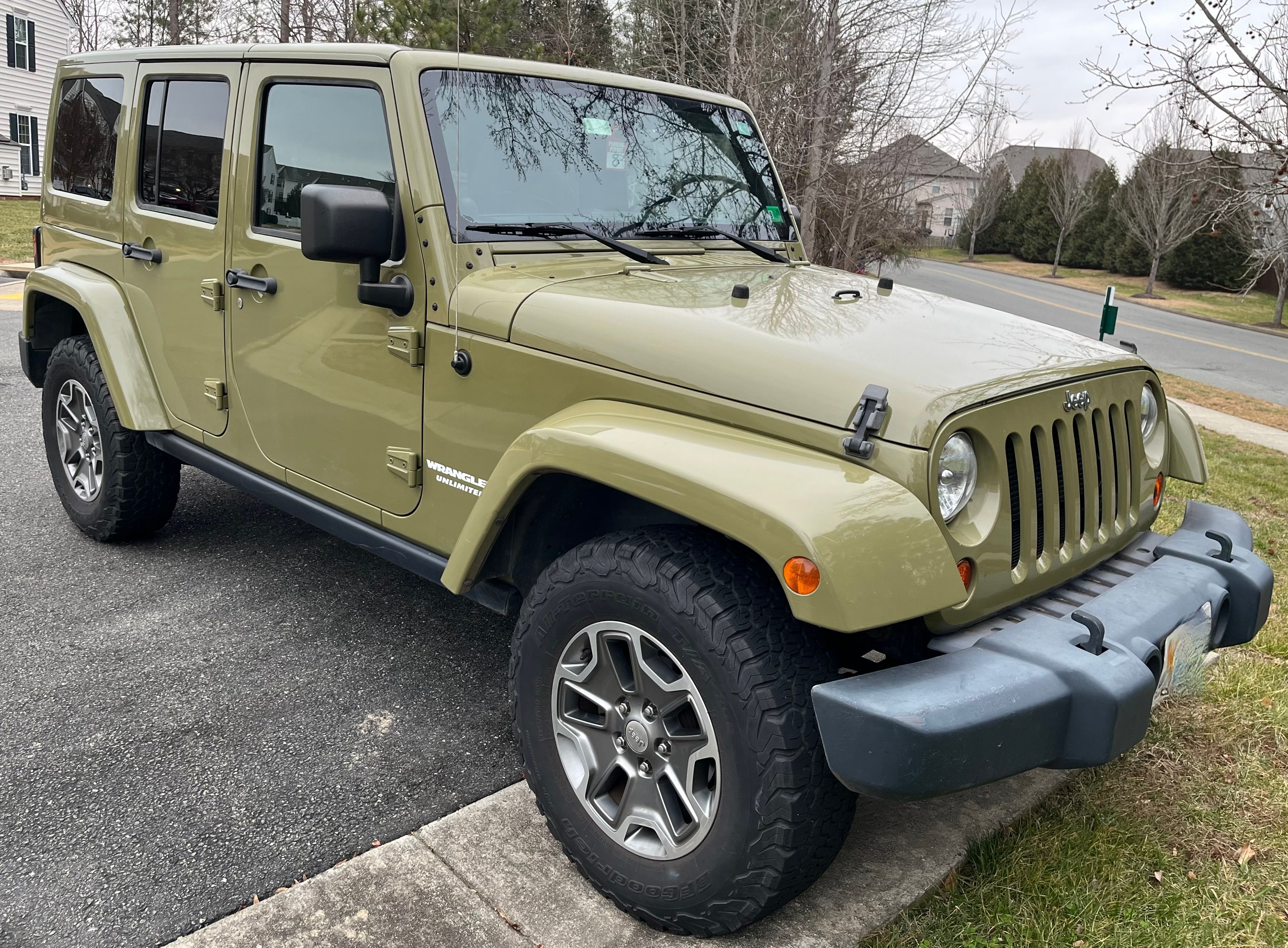 Used 2013 Jeep Wrangler Unlimited Rubicon w/ Connectivity Group AWD/4WD image 1