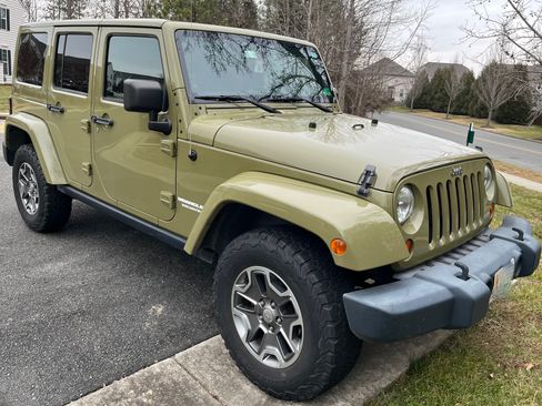 Used 2013 Jeep Wrangler Unlimited Rubicon w/ Connectivity Group image 4