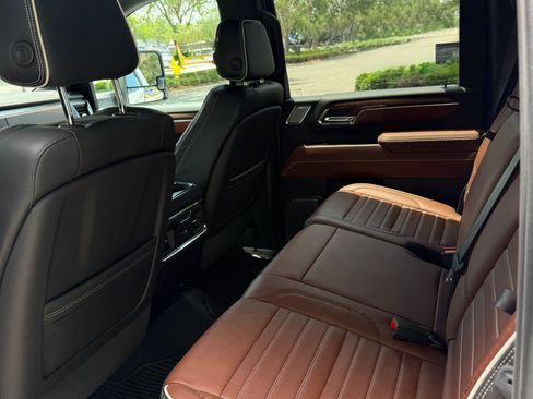 Used 2024 GMC Sierra 2500 Denali Ultimate image 12