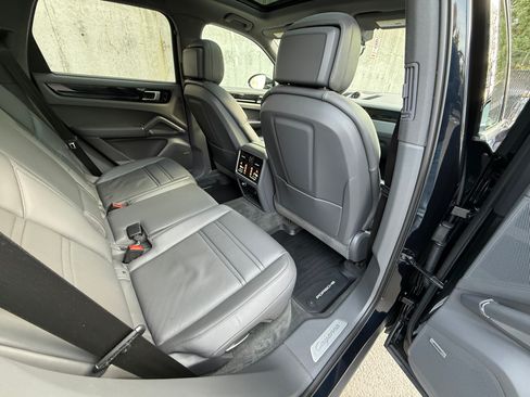 Used 2019 Porsche Cayenne image 25