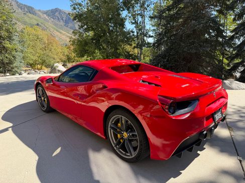 Used 2018 Ferrari 488 Spider RWD image 12