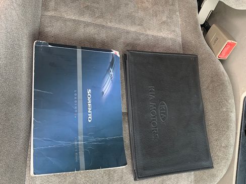 Used 2006 Kia Sorento LX image 16